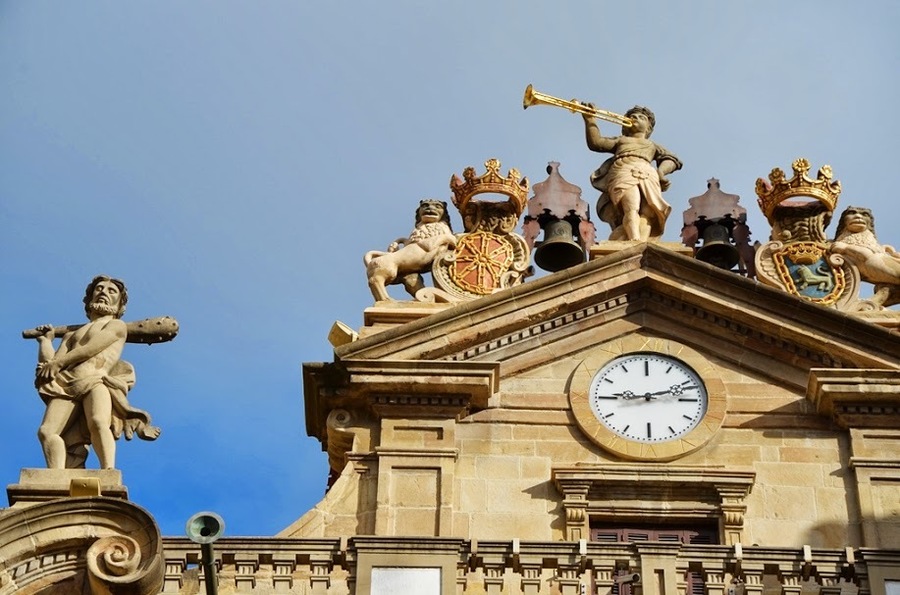 Pamplona clock_1.jpg