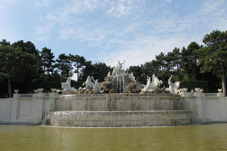 59444f58ef580_Schnbrunn.thumb.jpg.b47bd521c6e4ca35d99064b7d1be3021.jpg