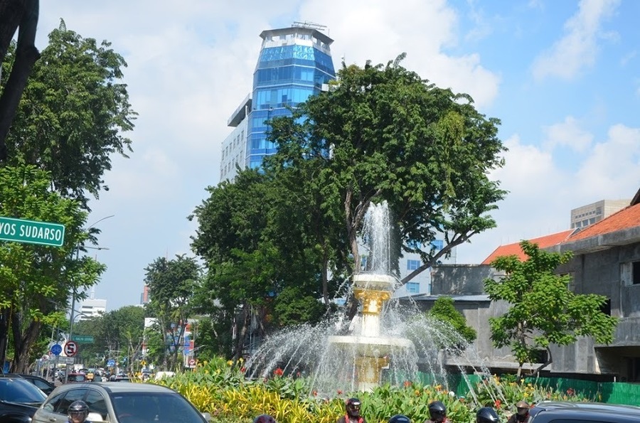 Surabaya fontain_2.jpg