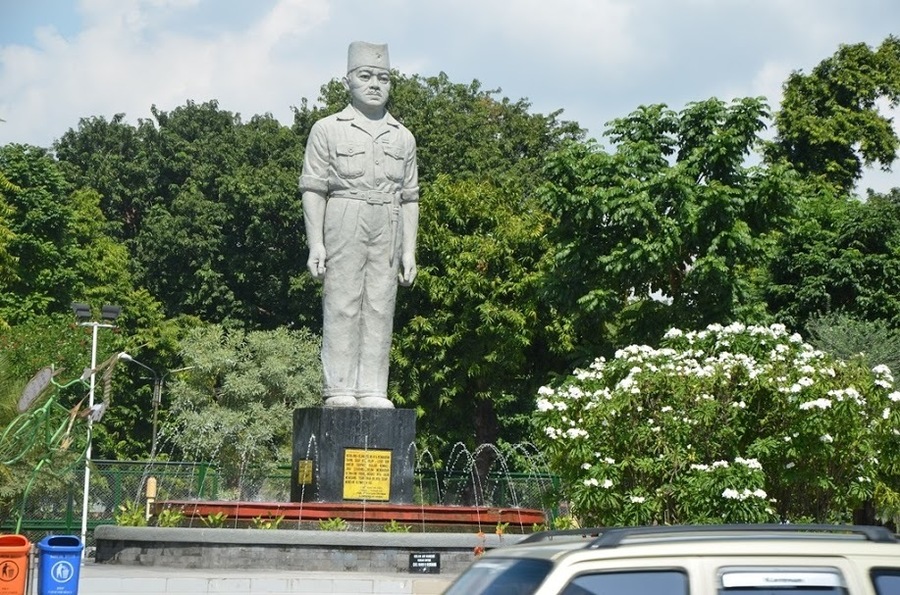 Surabaya fontain_3.jpg