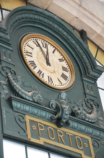 Porto_clock_1.jpg