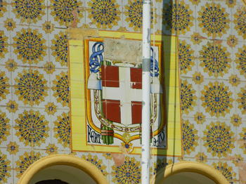 стария герб на кралство Италия на стената