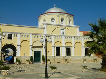 църквата Христос Спалител в центъра на Потия