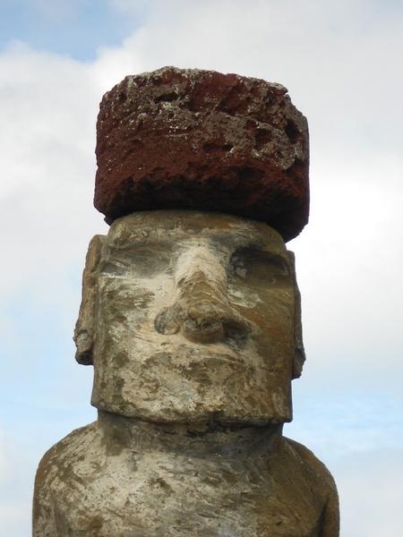 095-easter-island-hats-pukao-moai-1.jpg.b698a1d3251666843524cd1e9c7a05d4.jpg