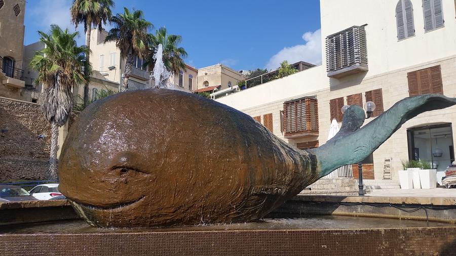 Тел Авив- из стария град Яфа- статуята на кита