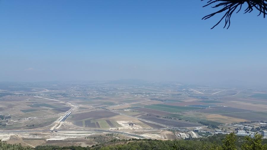Панорама към Северен Израел от манастира Мухрака