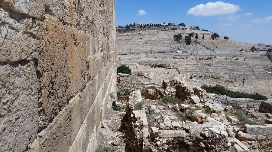 Йерусалим- Южната стена и Елеонския хълм отсреща