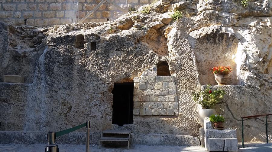 Йерусалим- гроба на Исус, където е бил положен и после възкръсва