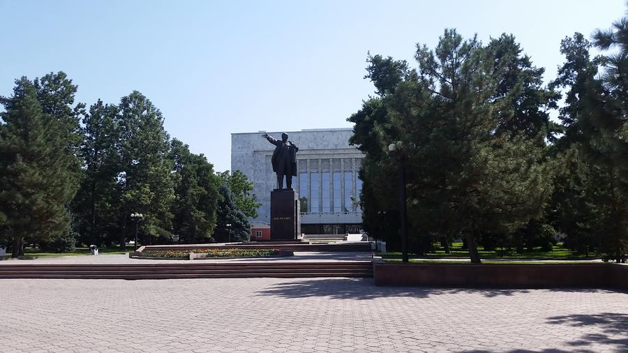 Бишкек- паметник на Ленин