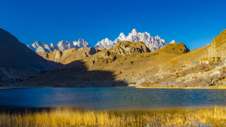 183274381_Borith_Lake_(Gojal_Gilgit_Baltistan_Pakistan).jpg.0f616d181a82f32e4fc413687e3048fb.jpg