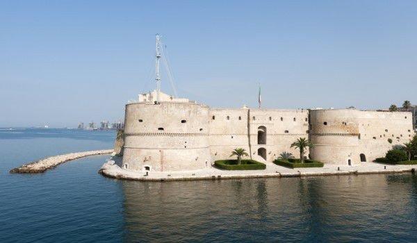 taranto-castle.jpg.cc98b0ce09aee34a61ff7de6abfcf710.jpg