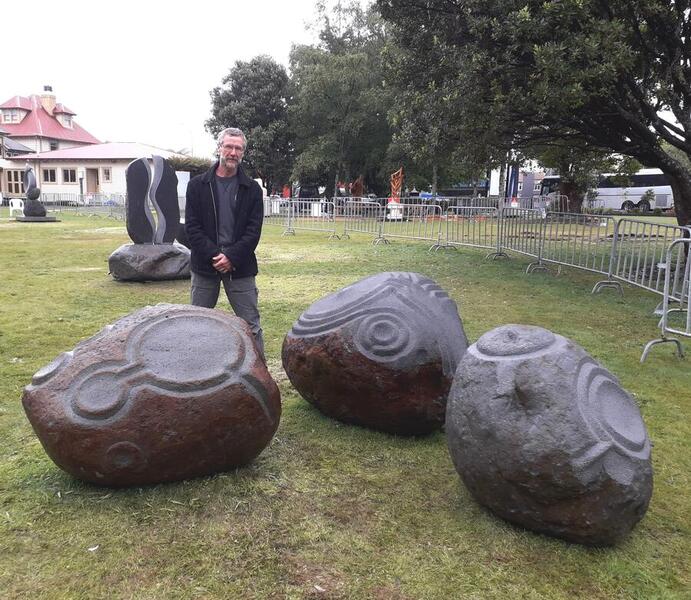 Winner-of-2018-Rotorua-Sculpture-Symposium-Rory-McDougall-with-his-sculpture-Waters-of-Rotorua.thumb.jpg.02b86d5af5b381975e1a04d7a10c5c59.jpg