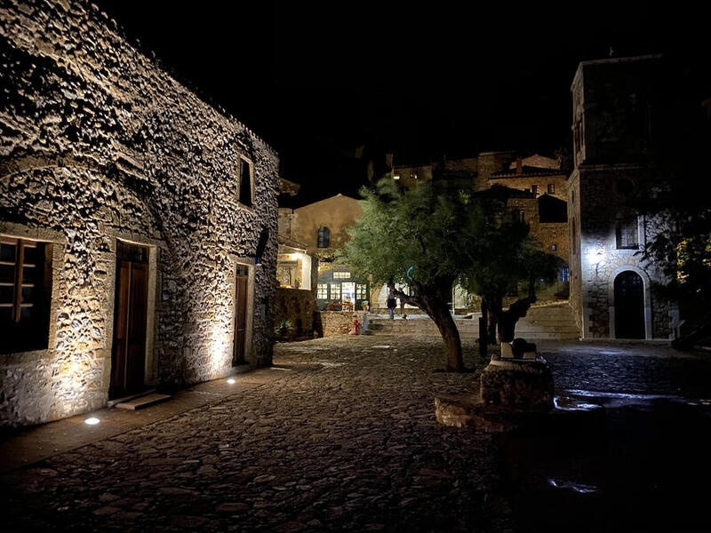 Monemvasia-night.thumb.jpeg.68e0610c12b27558daf7970d60b4e3b8.jpeg