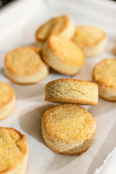 scones.jpg.aa5dbccfb39386e6a357a20db0d165af.jpg