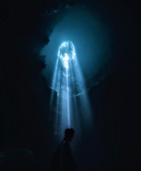 heavenly-light-at-jomblang-cave-indonesia_l.jpeg.b232970de1e4d00195a5f0f08c201e2f.jpeg