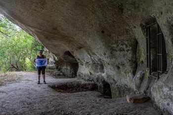 Скален манастир кара пещера.jpg