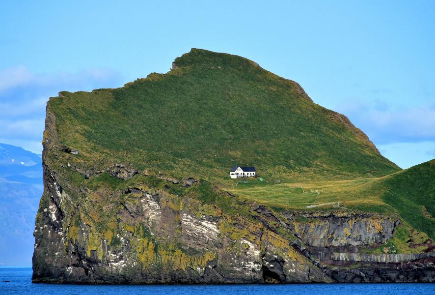 Iceland-Westman-Islands-Ellieaey-Island-Lone-House-1440x975.jpg.2795240656159cdf7976f17cc38665fa.jpg