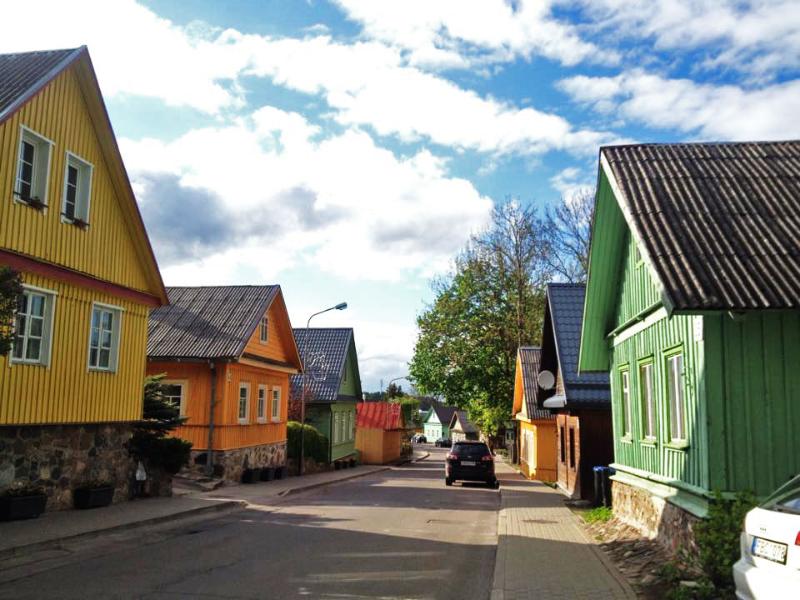 trakai-houses.jpg.e36634f19615847c7195c123afea02ce.jpg