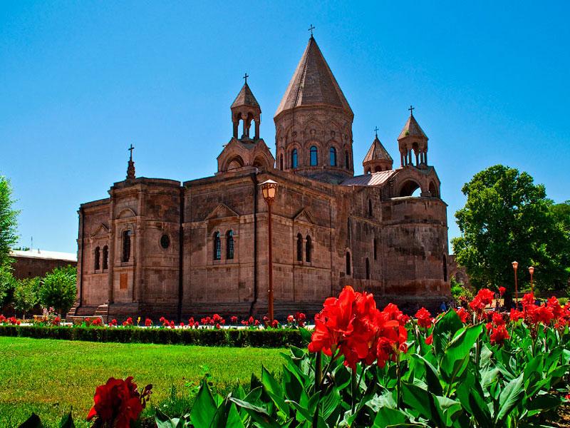 Mother-See-of-Holy-Etchmiadzin.jpg.d6751fb32df336174a488e73d729ddb2.jpg