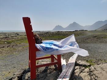 20230613_133322 - Червеният стол с изглед към Вестрахорн, Исландия.jpg