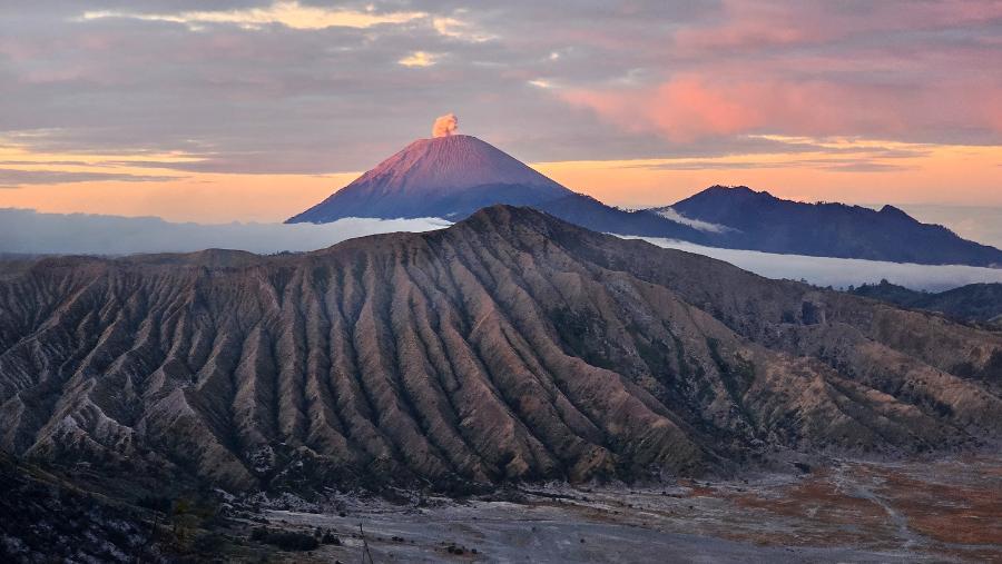 bromo7.jpg.0c28a7b56e1539f3b76fe0589066895b.jpg