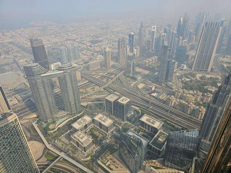 045_AtTopBurjKhalifa164.jpg.6c04d6b2a6400438e0778ebfb88baa8a.jpg