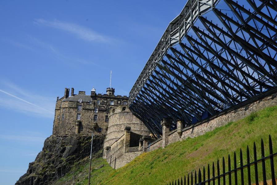 Edinburghcastle.JPG.28246b459eedaa4de6bdbdfa81fe6b75.JPG