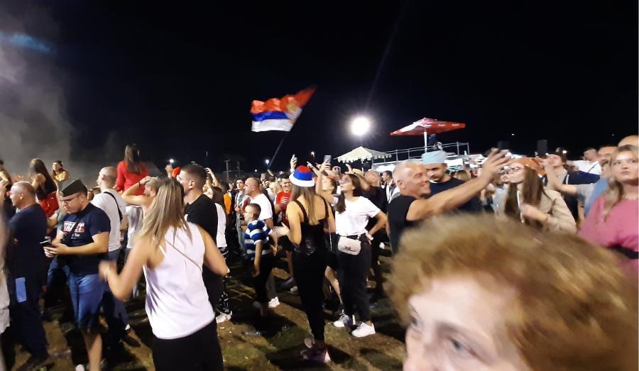 4.jpg.644ef5aa35b0c52d2ddfec320eb8a808.jpg