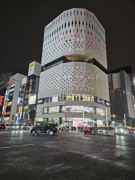tokyo7.jpg.7400f823959854bff4ca2e966442a55d.jpg