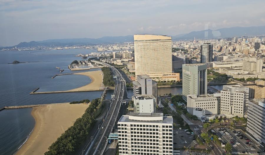 FukuokaTower.jpg.cc0f0fee07f45fbf2c795dd69a4d057a.jpg