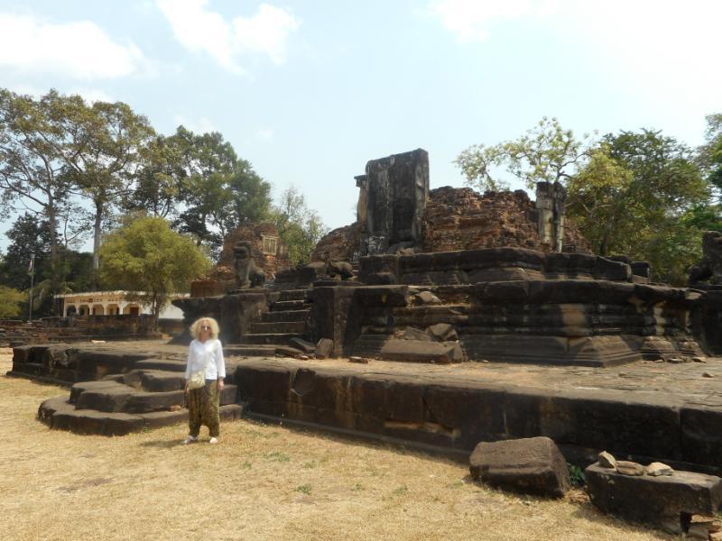 BakongTemples_3.JPG.d4ad91daa297b070cbd8bd8656ce0a0c.JPG