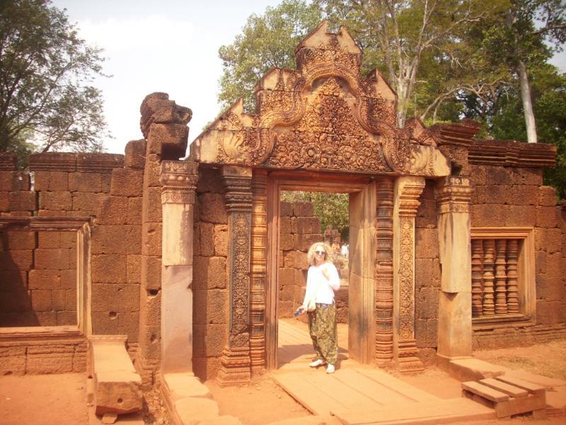 BanteaySrei_1.JPG.12b906ebb829324417a55f02abeada74.JPG