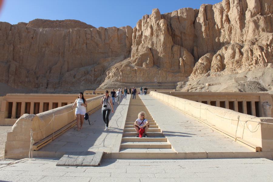 TempleofHatshepsut_10.JPG.624b2f1b9de1acd612bea312b02a7a90.JPG