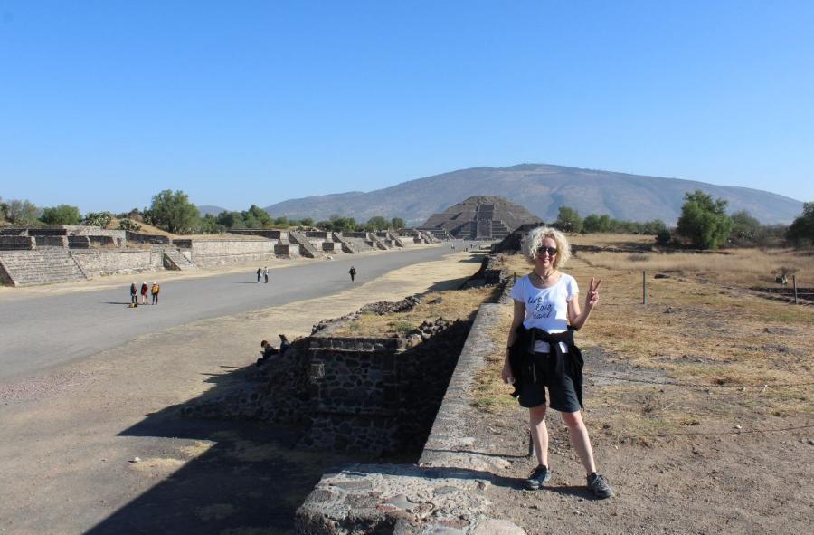 Teotihuacan27.JPG.c076ffa3e46e7297788bd36a2311aabc.JPG
