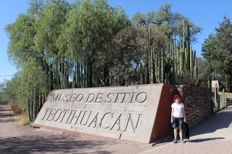 Teotihuacan61.JPG.f7bd5e96f77e19aa710ad3b06f46eb03.JPG