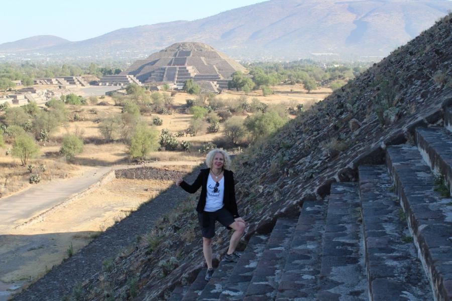 Teotihuacan7.JPG.2faa9a21ca27b589eef6d41af9bcf7da.JPG