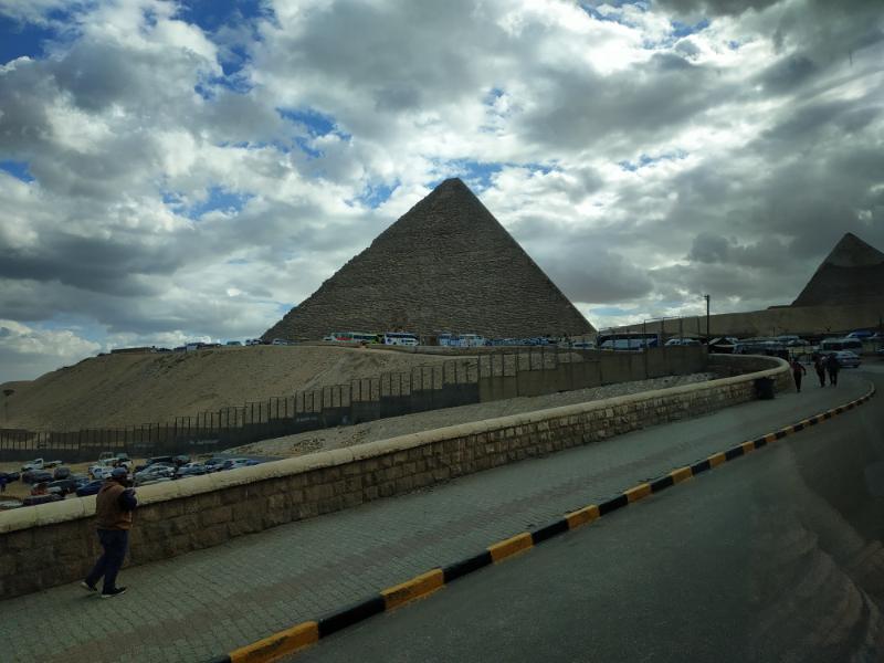 Thepyramids_38.jpg.07950b6ebe763c583de0904ecad1e69e.jpg