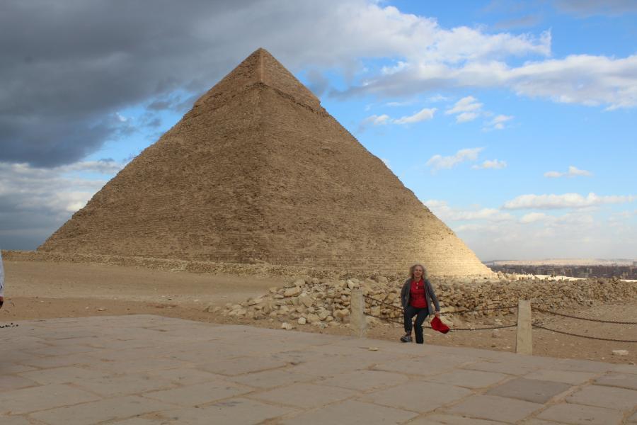 Thepyramids_77.JPG.c760f2f34cfab272c185c9571be4ae0b.JPG