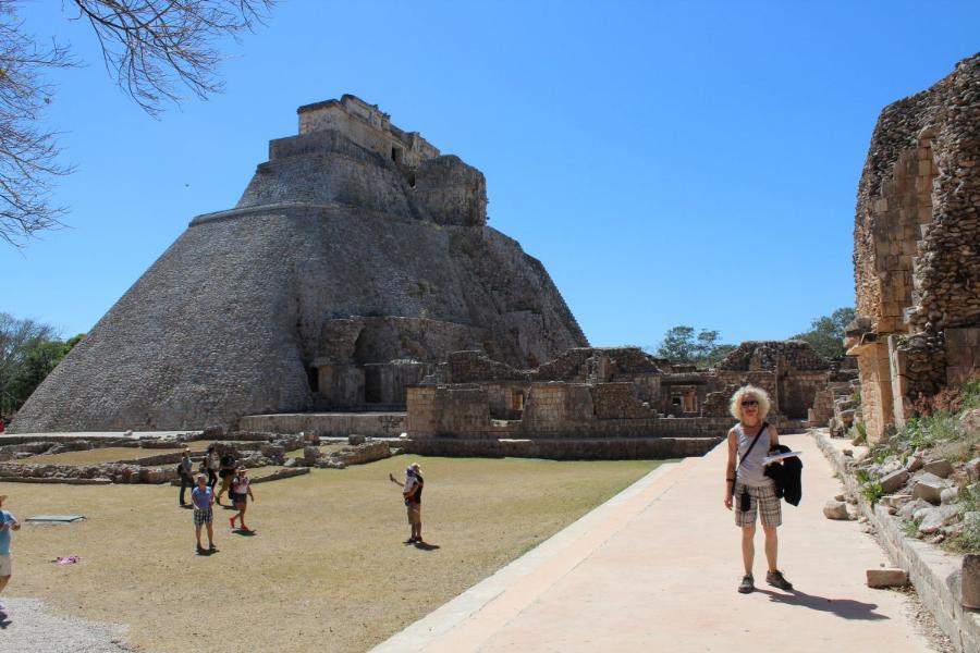 Uxmal10.JPG.7c2342ec4e2205da282c4c77a4aa6e61.JPG