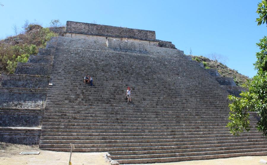 Uxmal25.JPG.7ecc2e11bb6db14de7f9a8b097ed7075.JPG