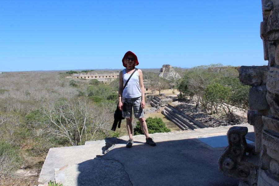Uxmal3.JPG.8915b44614ca0e84a04fddd8480dcf6a.JPG