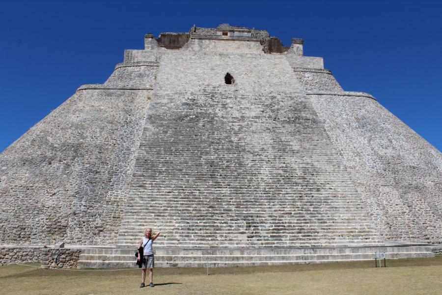 Uxmal4.JPG.da2b1cbbda905398434030d1e57981ae.JPG
