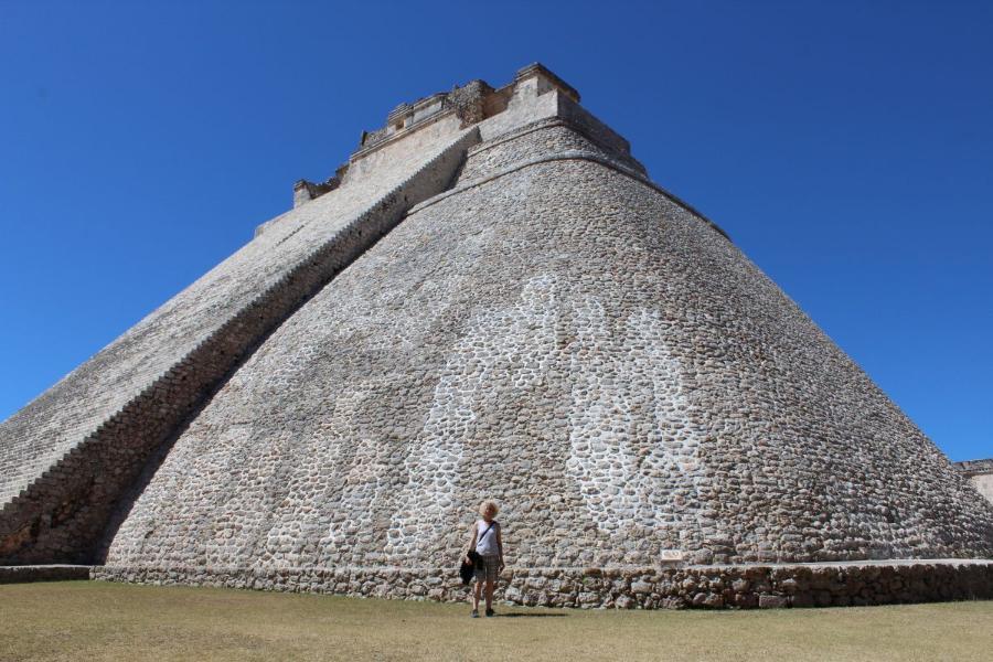 Uxmal5.JPG.cf7e8a3c1629785311aef78b30f64388.JPG