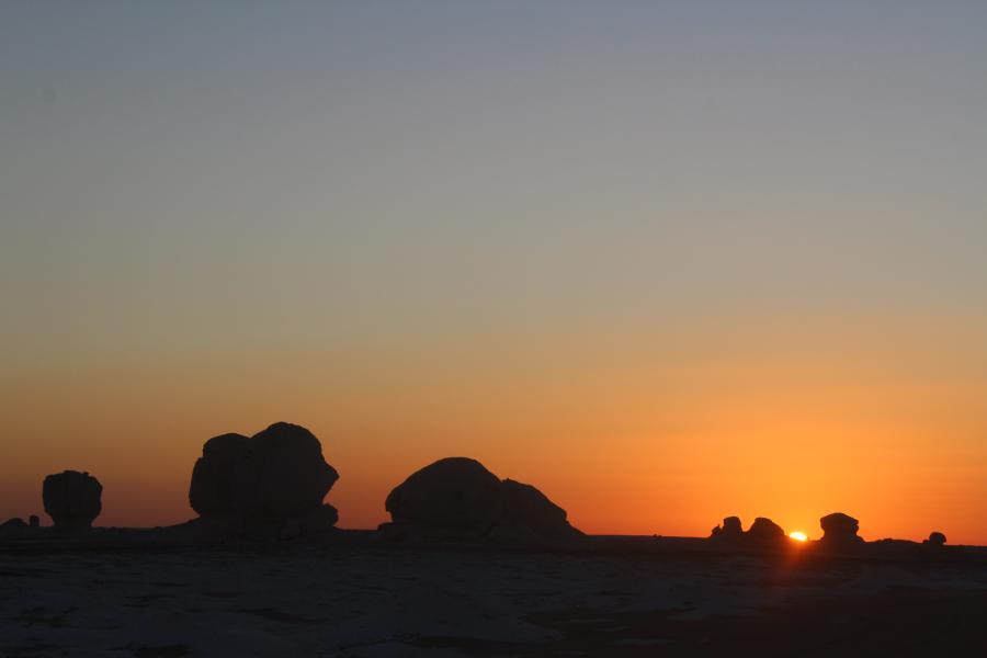 theWhiteDesert_41.JPG.49a62b5cbb9f880e5911f6bc937dd3fa.JPG